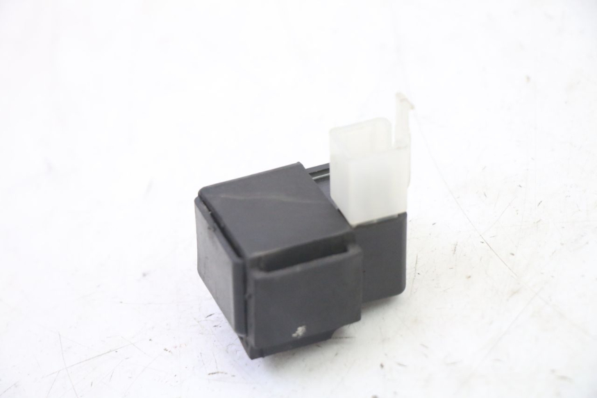 photo de PRZEKAŹNIK ELEKTRYCZNY HONDA CBR RR FIREBLADE 900 (1992 - 1994) - Inny kąt widzenia