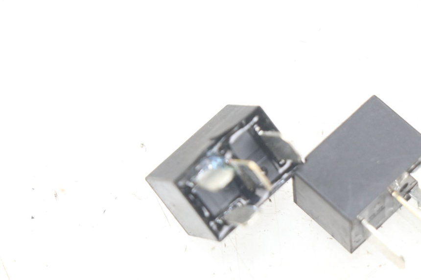 photo de PRZEKAŹNIK ELEKTRYCZNY JM MOTORS F45i 4T 50 (2020 - 2023) - Zoom stanu zużycia