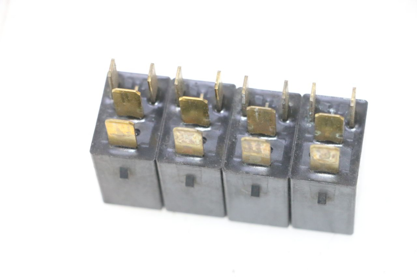photo de PRZEKAŹNIK ELEKTRYCZNY HONDA FES PANTHEON 125 (2003 - 2007) - Szczegół części