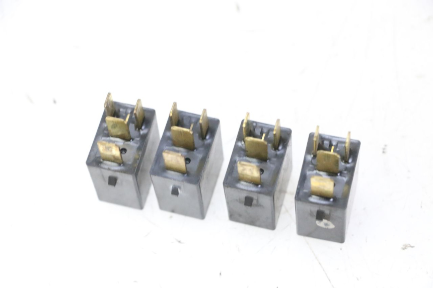 photo de PRZEKAŹNIK ELEKTRYCZNY HONDA FES S-WING SWING ABS 125 (2007 - 2015) - Inny kąt widzenia