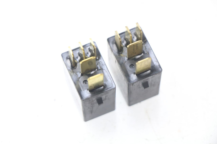 photo de PRZEKAŹNIK ELEKTRYCZNY YAMAHA FJR ABS 1300 (2006 - 2012) - Zbliżenie techniczne