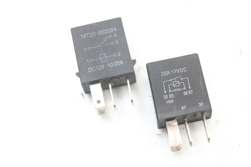 photo de PRZEKAŹNIK ELEKTRYCZNY YAMAHA FJR ABS 1300 (2006 - 2012) - Zbliżenie techniczne