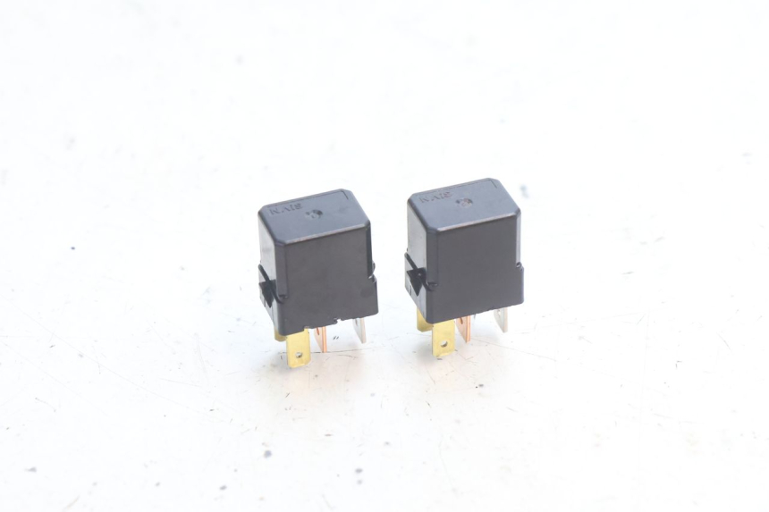 photo de PRZEKAŹNIK ELEKTRYCZNY YAMAHA FZ8 800 (2010 - 2016) - Inny kąt widzenia