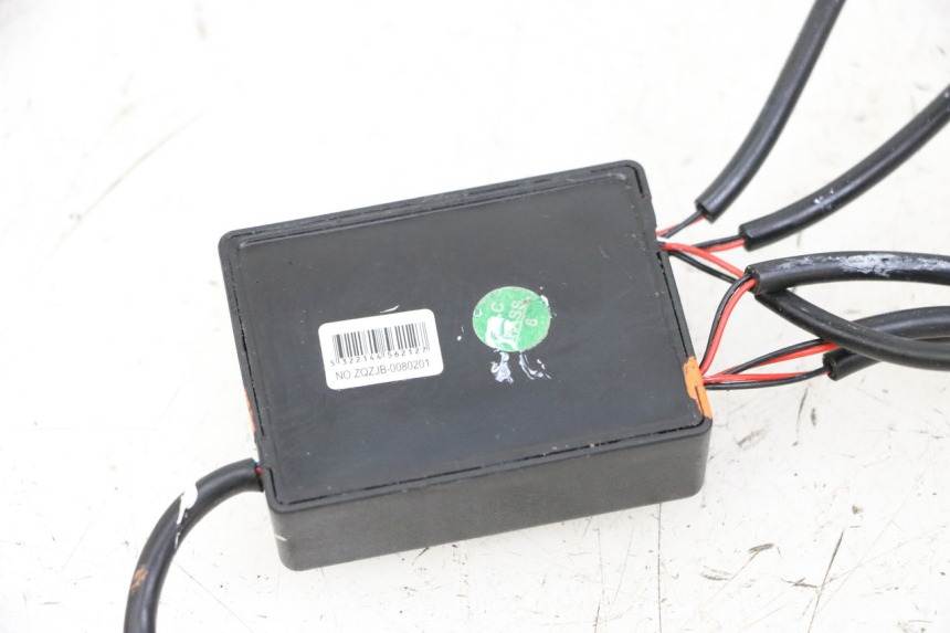 photo de PRZEKAŹNIK ELEKTRYCZNY KUKIRIN G2 MASTER 1 - Zbliżenie techniczne