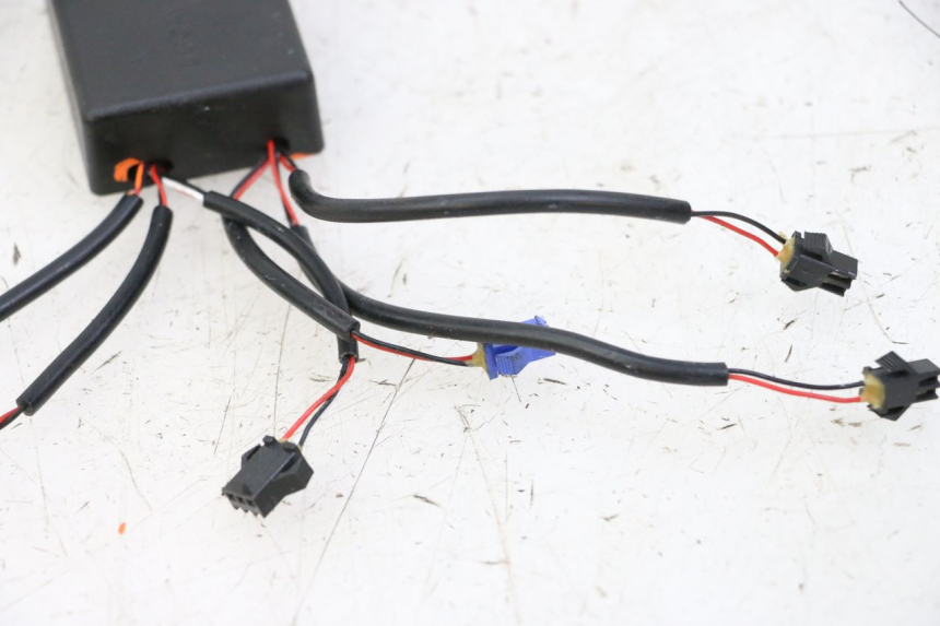 photo de PRZEKAŹNIK ELEKTRYCZNY KUKIRIN G2 MASTER 1 - Stan powierzchni