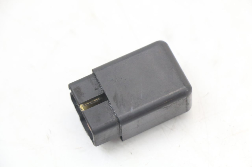 photo de PRZEKAŹNIK ELEKTRYCZNY SUZUKI GN 125 (1997 - 2000) - Inny kąt widzenia