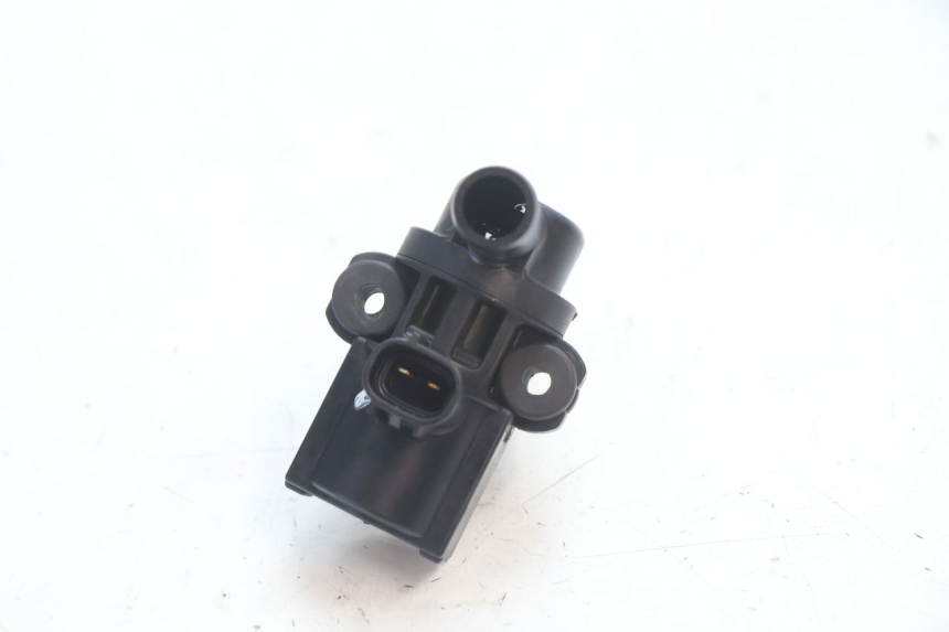 photo de PRZEKAŹNIK ELEKTRYCZNY SUZUKI GSR 600 (2005 - 2012) - Inny kąt widzenia