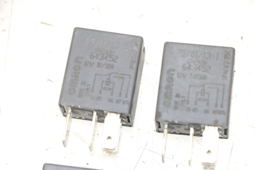 photo de PRZEKAŹNIK ELEKTRYCZNY PIAGGIO IE MP3 YOURBAN 300 (2011 - 2016) - Inny kąt widzenia