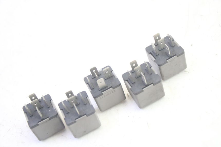 photo de PRZEKAŹNIK ELEKTRYCZNY PIAGGIO MP3 500 (2016 - 2018) - Inny kąt widzenia