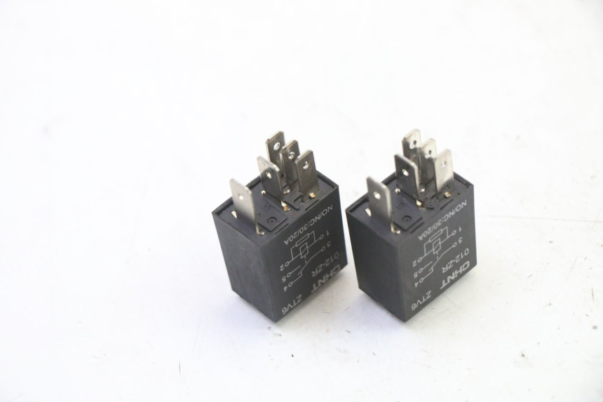 photo de PRZEKAŹNIK ELEKTRYCZNY PEUGEOT STREETZONE I NAKED 2T 50 (2018 - 2020) - Inny kąt widzenia