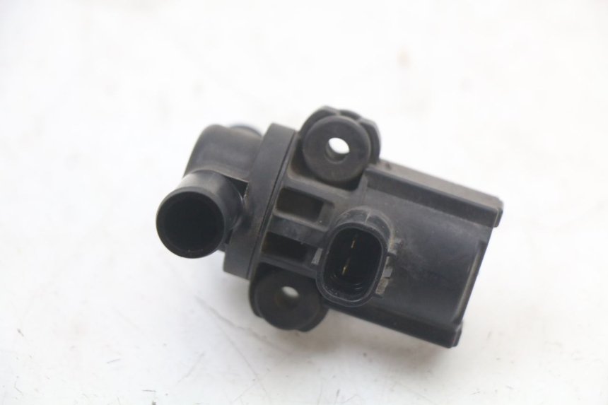 photo de PRZEKAŹNIK ELEKTRYCZNY SUZUKI GSR 750 (2011 - 2017) - Inny kąt widzenia