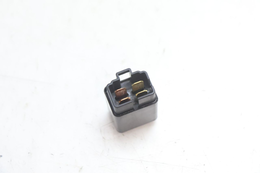 photo de PRZEKAŹNIK ELEKTRYCZNY SUZUKI SV S 650 (2003 - 2009) - Inny kąt widzenia