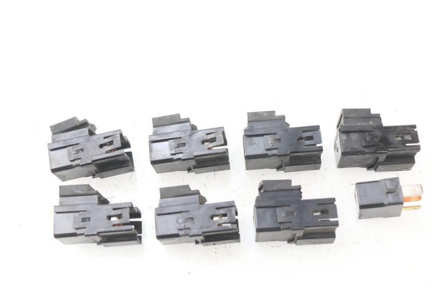 photo de PRZEKAŹNIK ELEKTRYCZNY YAMAHA TDM ABS 900 (2002 - 2014) - Zbliżenie techniczne