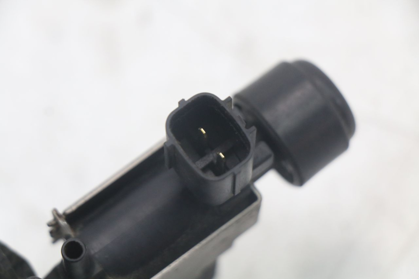 photo de PRZEKAŹNIK ELEKTRYCZNY YAMAHA TDM ABS 900 (2002 - 2014) - Zoom stanu zużycia