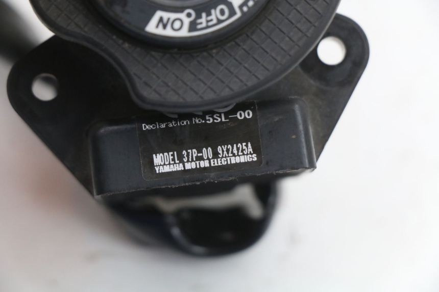 photo de PRZEKAŹNIK ELEKTRYCZNY YAMAHA X-MAX XMAX 125 (2010 - 2013) - Zbliżenie techniczne