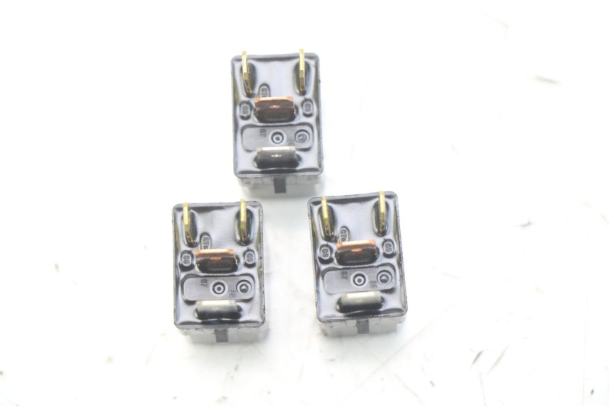 photo de PRZEKAŹNIK ELEKTRYCZNY YAMAHA XP T-MAX TMAX 500 (2004 - 2007) - Zoom stanu zużycia