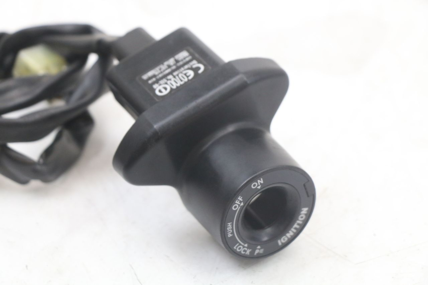 photo de PRZEKAŹNIK ELEKTRYCZNY YAMAHA FZ1 FAZER 1000 (2007 - 2009) - Inny kąt widzenia