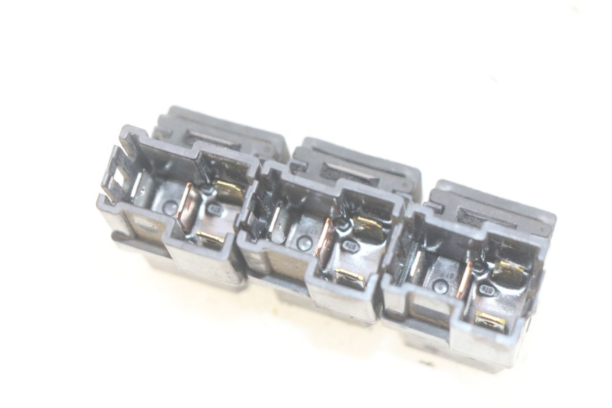 photo de PRZEKAŹNIK ELEKTRYCZNY YAMAHA YP MAJESTY 400 (2004 - 2008) - Inny kąt widzenia