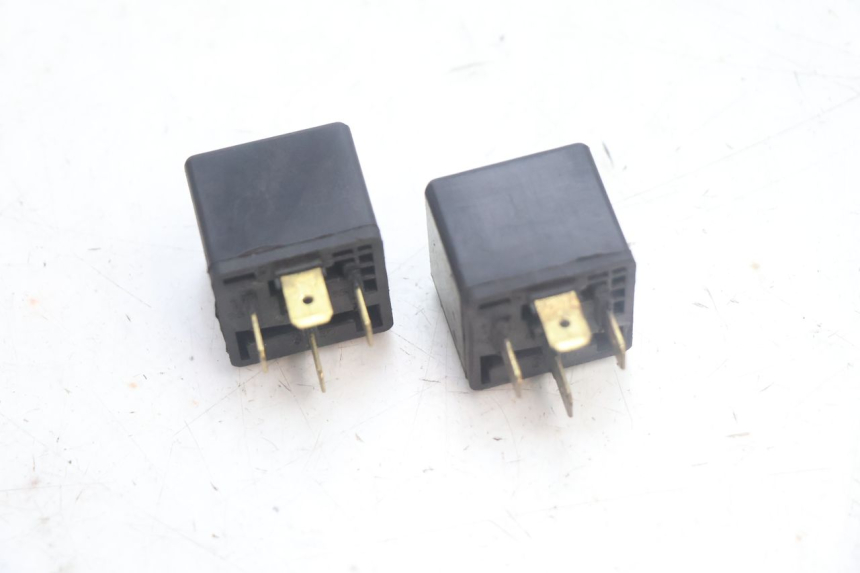 photo de PRZEKAŹNIK ELEKTRYCZNY YAMAHA YP MAJESTY 125 (2002 - 2006) - Szczegół części
