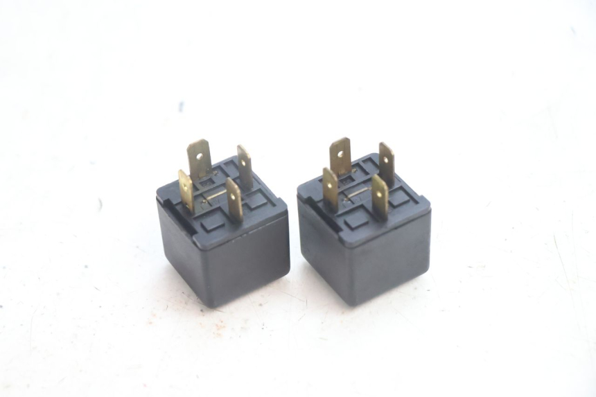 photo de PRZEKAŹNIK ELEKTRYCZNY YAMAHA YP MAJESTY 125 (2002 - 2006) - Inny kąt widzenia