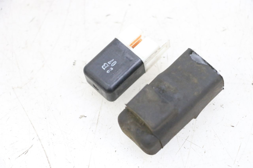 photo de PRZEKAŹNIK ELEKTRYCZNY KAWASAKI ZR 7 750 (1999 - 2004) - Szczegół części