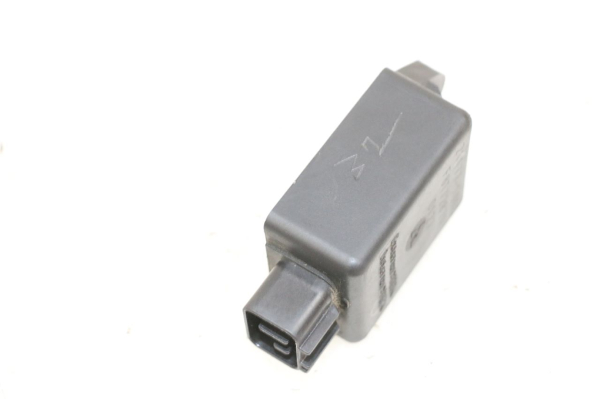 photo de PRZEKAŹNIK ELEKTRYCZNY KAWASAKI ZR 7 750 (1999 - 2004) - Inny kąt widzenia