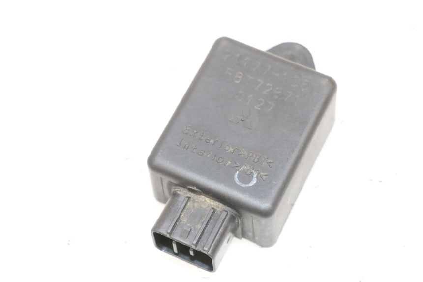 photo de PRZEKAŹNIK ELEKTRYCZNY KAWASAKI ZR 7 750 (1999 - 2004) - Zbliżenie techniczne