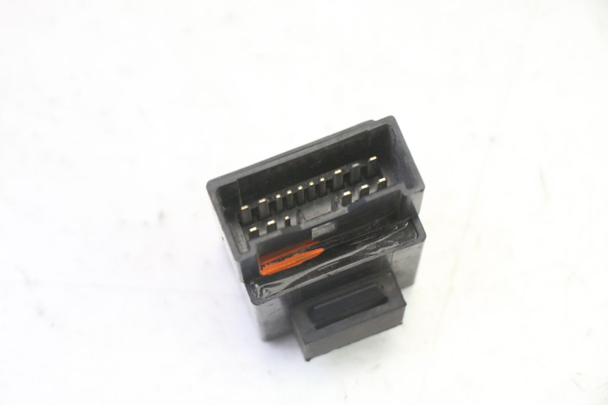 photo de PRZEKAŹNIK POMPY PALIWA YAMAHA FJR ABS 1300 (2006 - 2012) - Zbliżenie techniczne