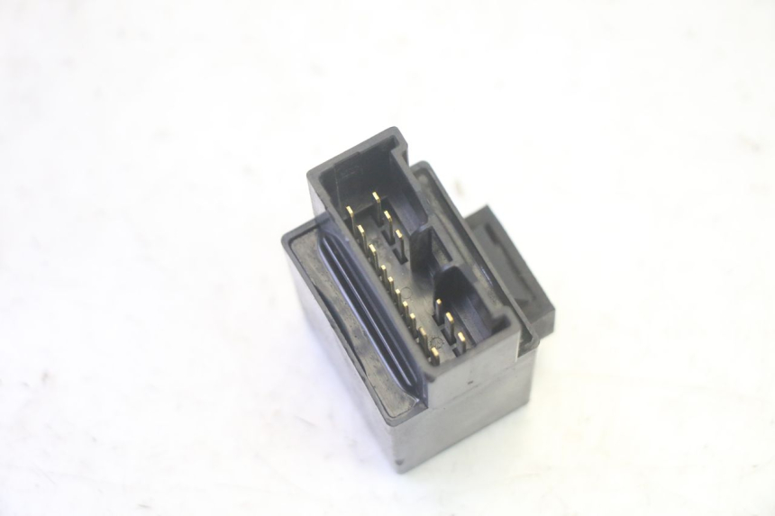 photo de PRZEKAŹNIK POMPY PALIWA YAMAHA FJR ABS 1300 (2006 - 2012) - Inny kąt widzenia