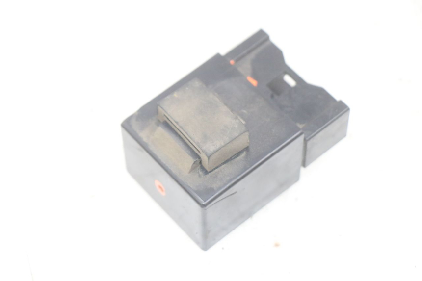 photo de PRZEKAŹNIK POMPY PALIWA YAMAHA FJR ABS 1300 (2006 - 2012) - Zbliżenie techniczne