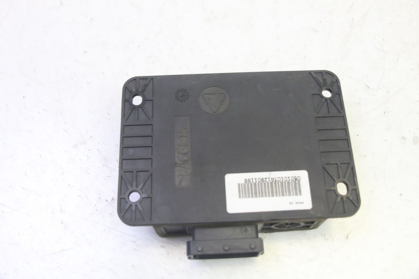 photo de PRZEKAŹNIK ROLL LOCK PIAGGIO MP3 RL 250 (2006 - 2010) - Inny kąt widzenia