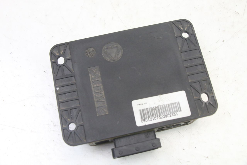 photo de PRZEKAŹNIK ROLL LOCK PIAGGIO MP3 LT 400 (2007 - 2012) - Inny kąt widzenia