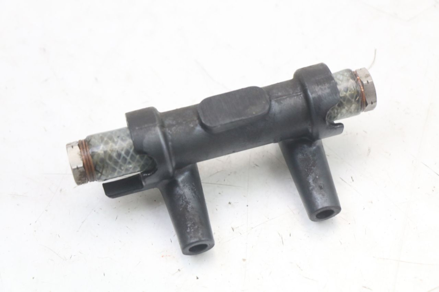 photo de ROZDZIELACZ HAMULCA KAWASAKI GTR 1000 (1994 - 2004) - Inny kąt widzenia