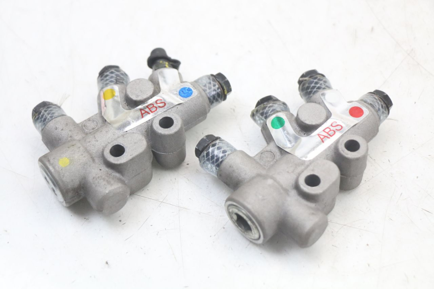 photo de ROZDZIELACZ HAMULCA PIAGGIO MP3 HPE 350 (2018 - 2020) - Szczegół części