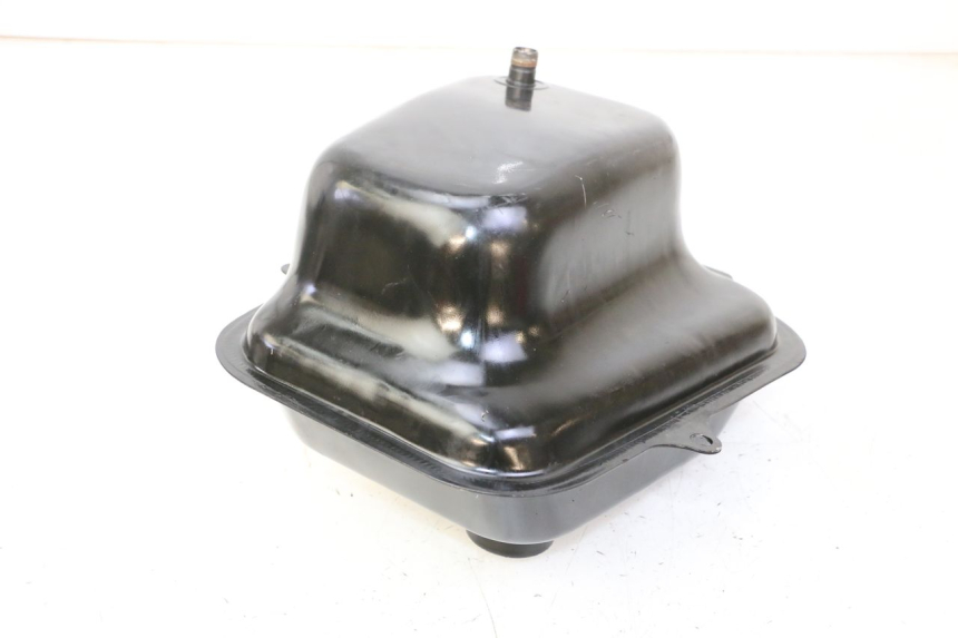 photo de ZBIORNIK PALIWA KYMCO AGILITY NAKED RENOUVO 2T 50 (2011 - 2018) - Zbliżenie techniczne