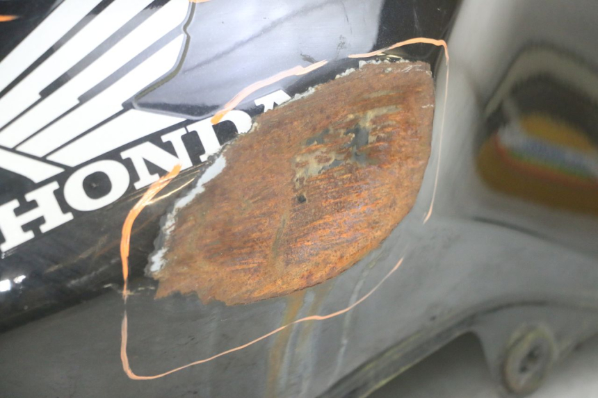 photo de ZBIORNIK PALIWA HONDA CBF 500 (2004 - 2007) - Widok z bliska