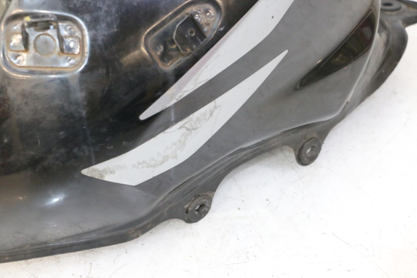 photo de ZBIORNIK PALIWA HONDA CBF 125 (2009 - 2015) - Struktura - zbliżenie