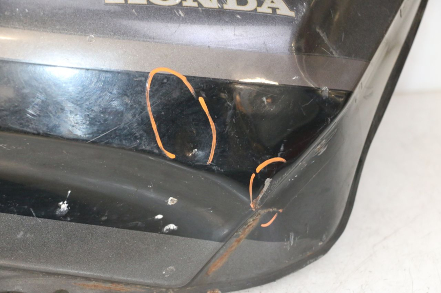 photo de ZBIORNIK PALIWA HONDA CBR F SC25 1000 (1989 - 1992) - Szczegóły charakterystyczne