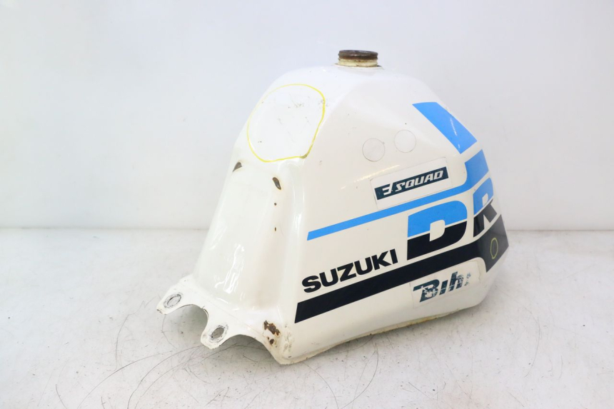 photo de ZBIORNIK PALIWA SUZUKI DR S 600 (1985 - 1989) - Widok z bliska