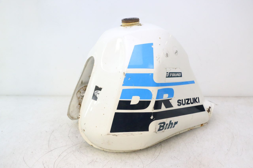 photo de ZBIORNIK PALIWA SUZUKI DR S 600 (1985 - 1989) - Inny kąt widzenia