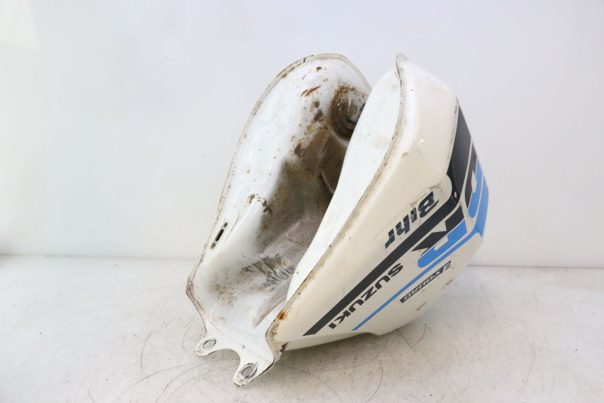 photo de ZBIORNIK PALIWA SUZUKI DR S 600 (1985 - 1989) - Zbliżenie techniczne