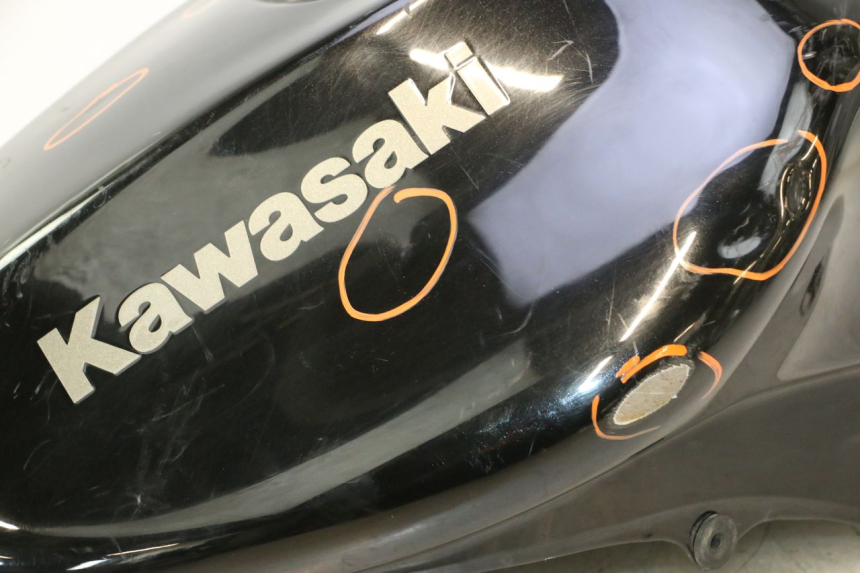 photo de ZBIORNIK PALIWA KAWASAKI ER-6 ER6 N 650 (2005 - 2009) - Struktura - zbliżenie