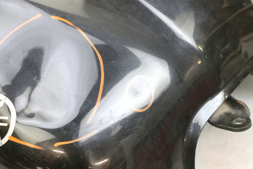 photo de ZBIORNIK PALIWA YAMAHA FZ6 N FAZER 600 (2004 - 2006) - Struktura - zbliżenie