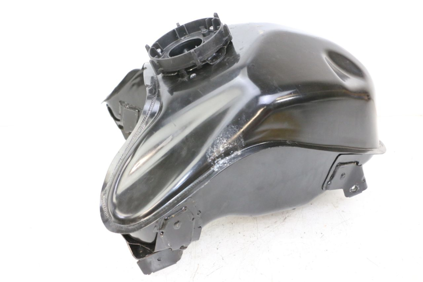 photo de ZBIORNIK PALIWA BMW G310 R 310 (2016 - 2020) - Zbliżenie komponentów