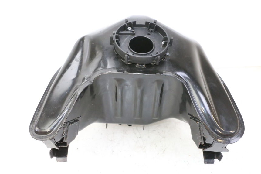 photo de ZBIORNIK PALIWA BMW G310 R 310 (2016 - 2020) - Widok z bliska