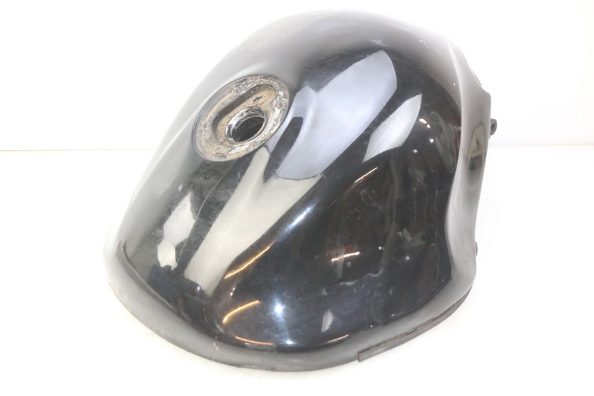 photo de ZBIORNIK PALIWA SUZUKI GSX-F GSX  F 1100 (1988 - 1994) - Szczegóły charakterystyczne