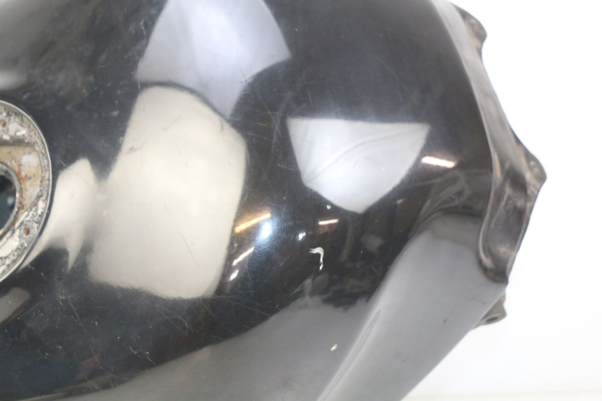 photo de ZBIORNIK PALIWA SUZUKI GSX-F GSX  F 1100 (1988 - 1994) - Zbliżenie komponentów