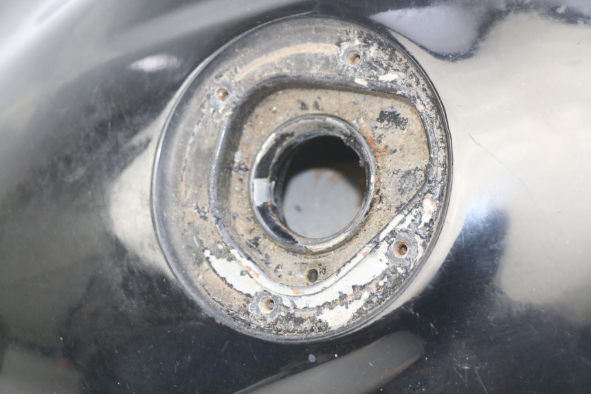 photo de ZBIORNIK PALIWA SUZUKI GSX-F GSX  F 1100 (1988 - 1994) - Widok z bliska