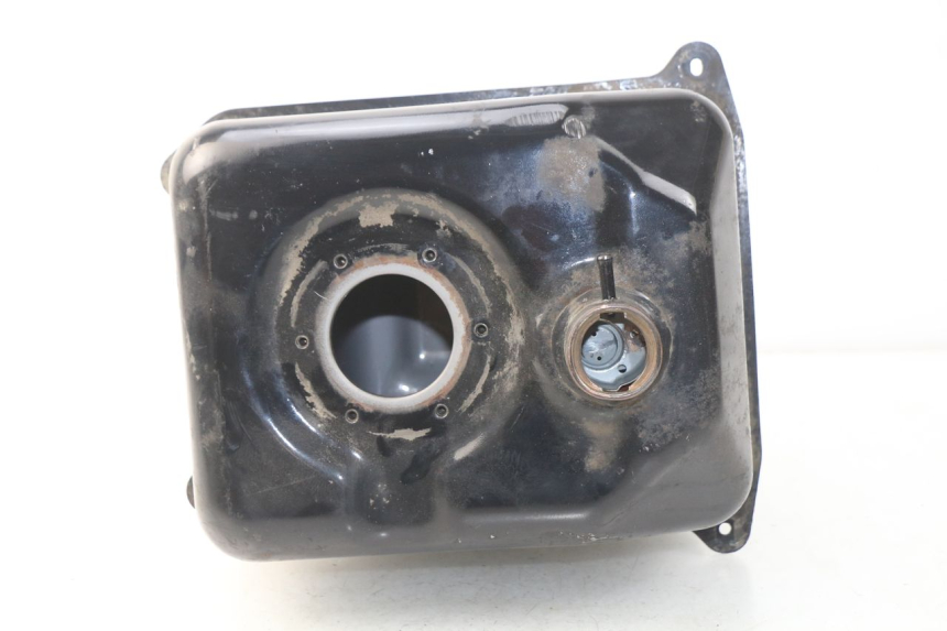 photo de ZBIORNIK PALIWA SYM GTS EFI ABS 125 (2012 - 2016) - Zbliżenie techniczne