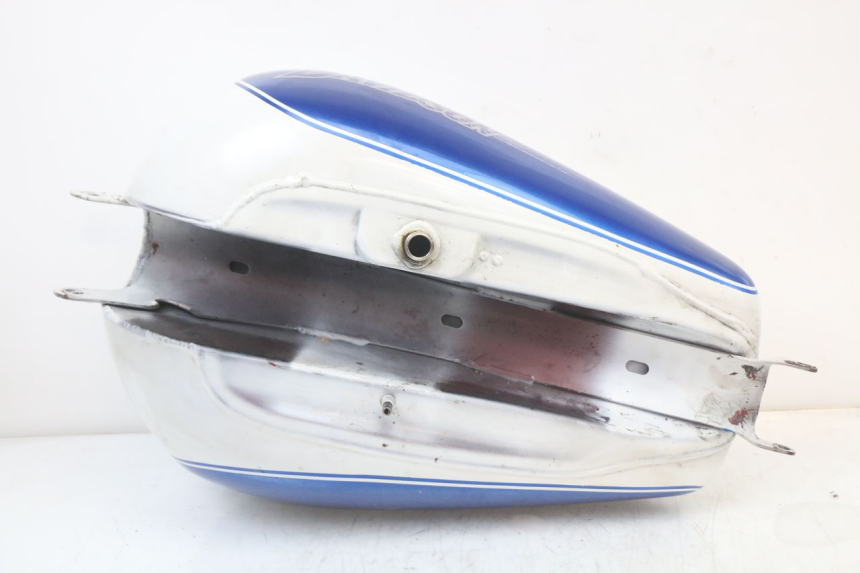 photo de ZBIORNIK PALIWA HARLEY DAVIDSON SPORTSTER XL CUSTOM 883 (1999 - 2006) - Szczegóły charakterystyczne